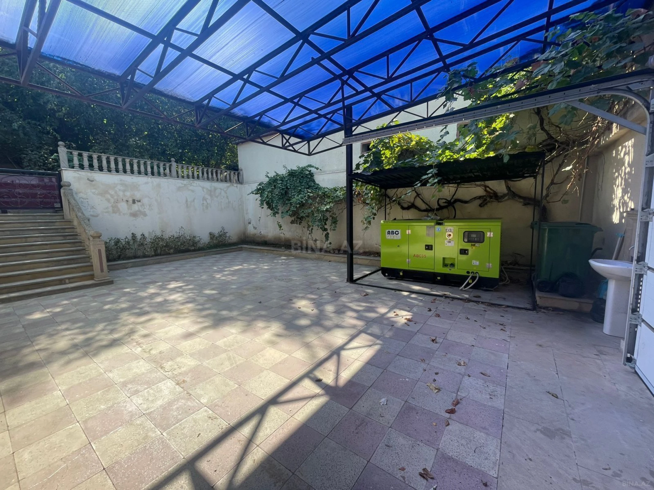 Satılır 6 otaqlı həyət evi 350 m²