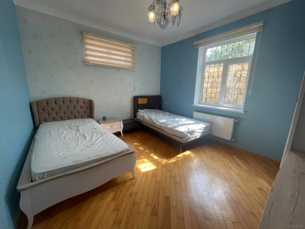 Satılır 6 otaqlı həyət evi 350 m²