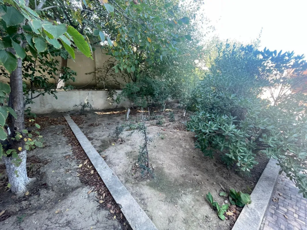 Satılır 6 otaqlı həyət evi 350 m²