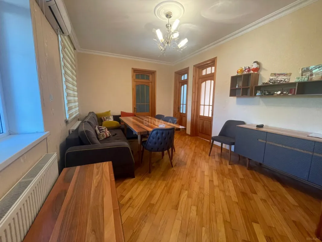 Satılır 6 otaqlı həyət evi 350 m²