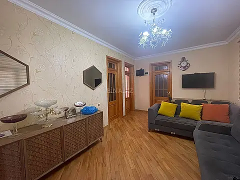 Satılır 6 otaqlı həyət evi 350 m²