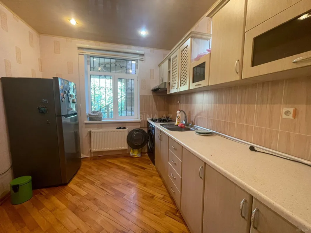 Satılır 6 otaqlı həyət evi 350 m²