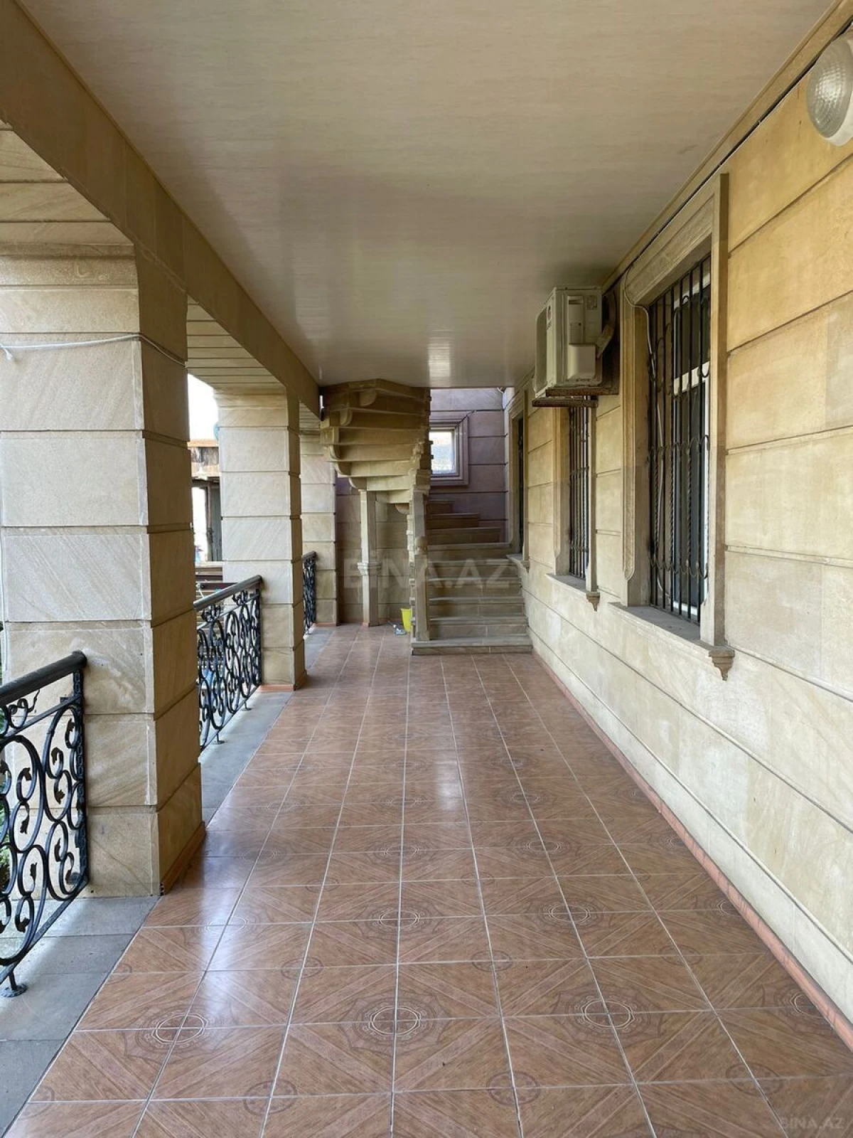 Satılır 6 otaqlı həyət evi 350 m²