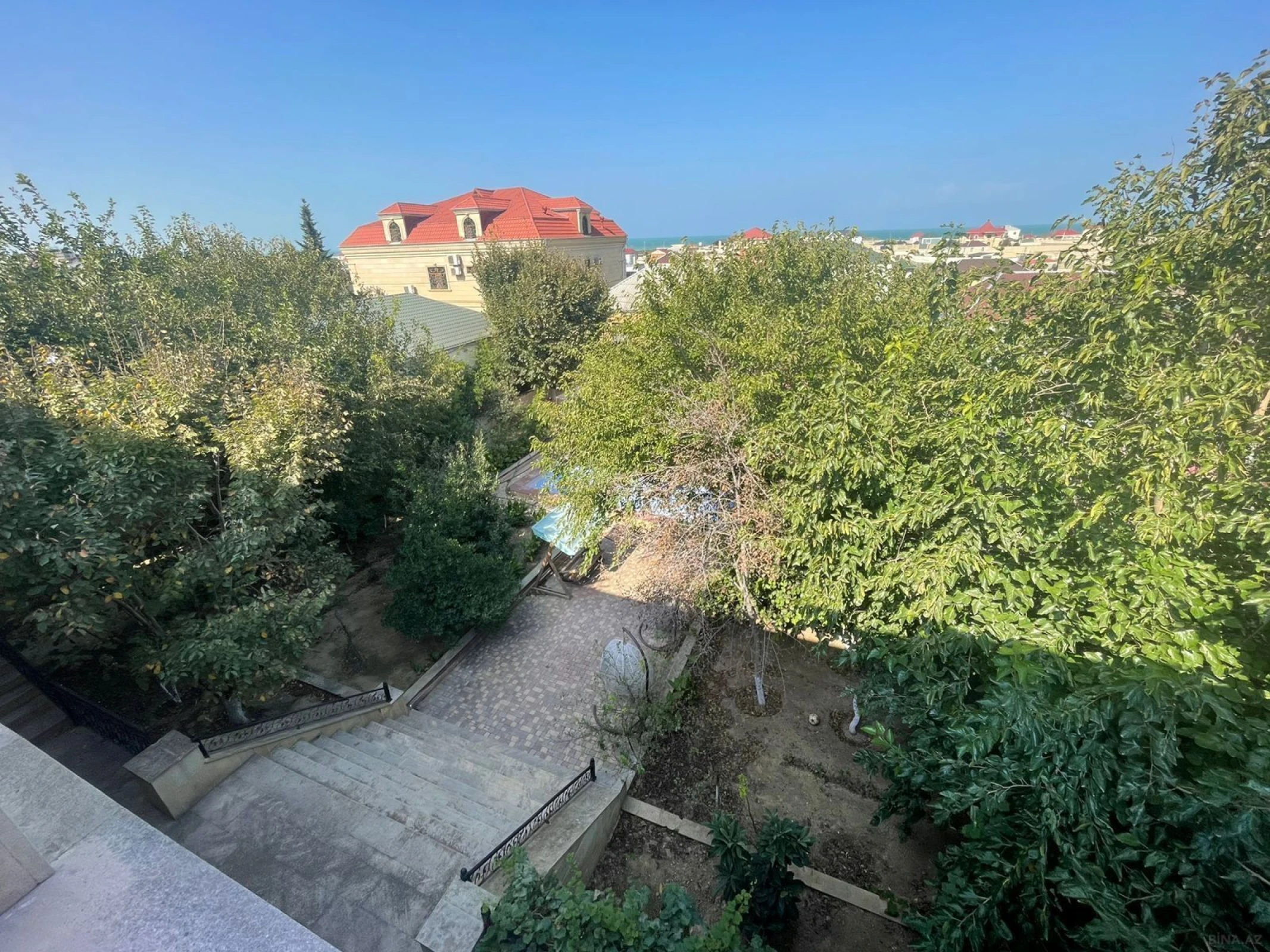 Satılır 6 otaqlı həyət evi 350 m²