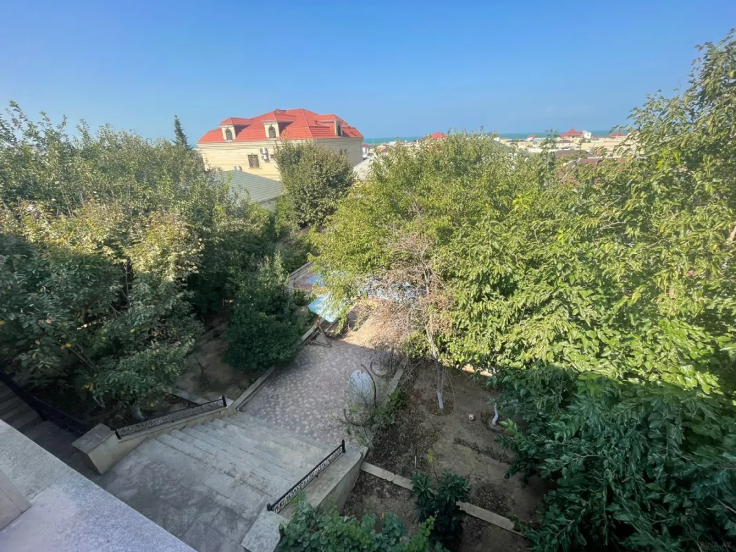 Satılır 6 otaqlı həyət evi 350 m²