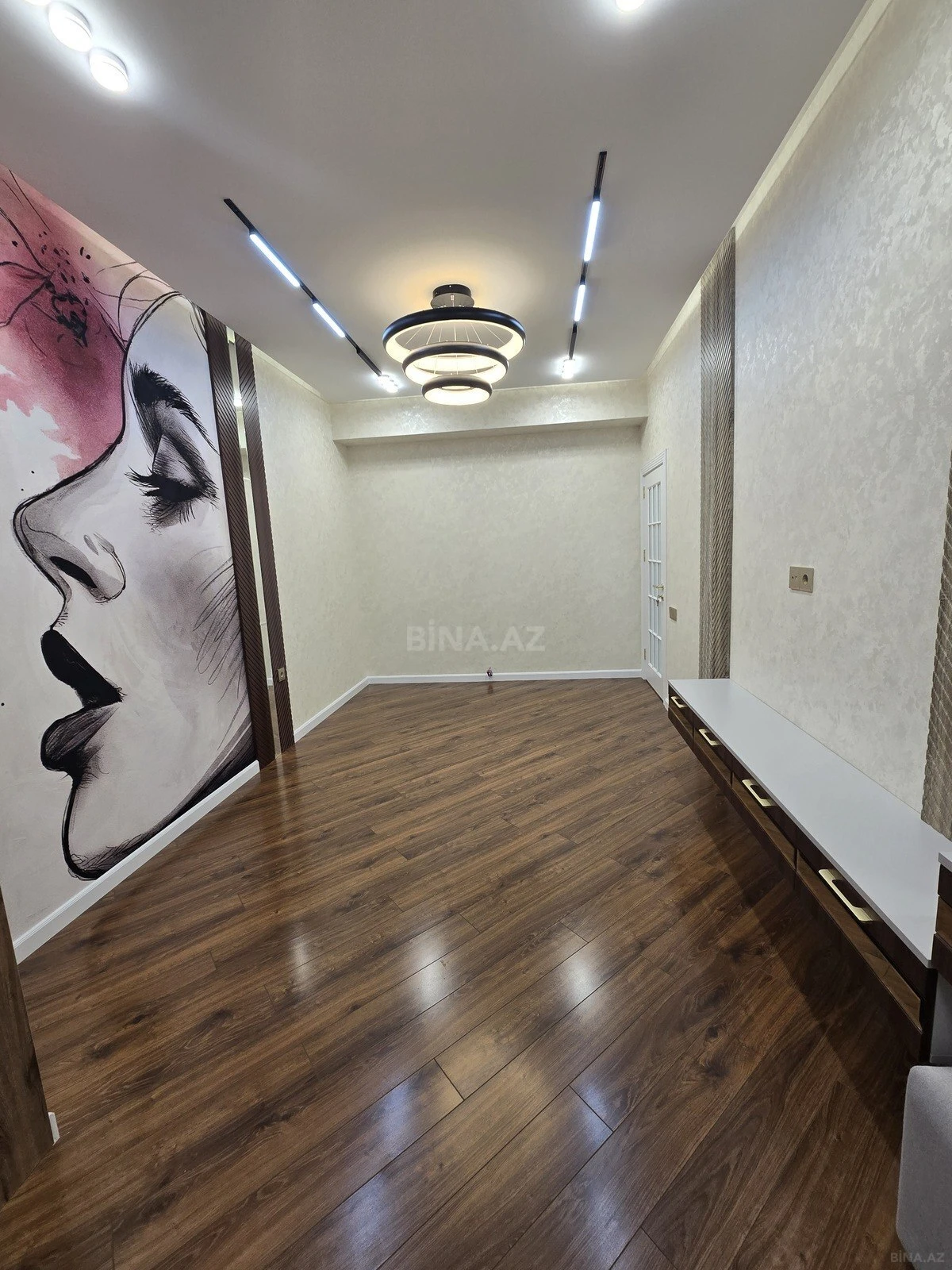 Satılır 2 otaqlı mənzil 88 m²