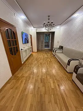 Kirayə verilir 4 otaqlı mənzil 140 m²