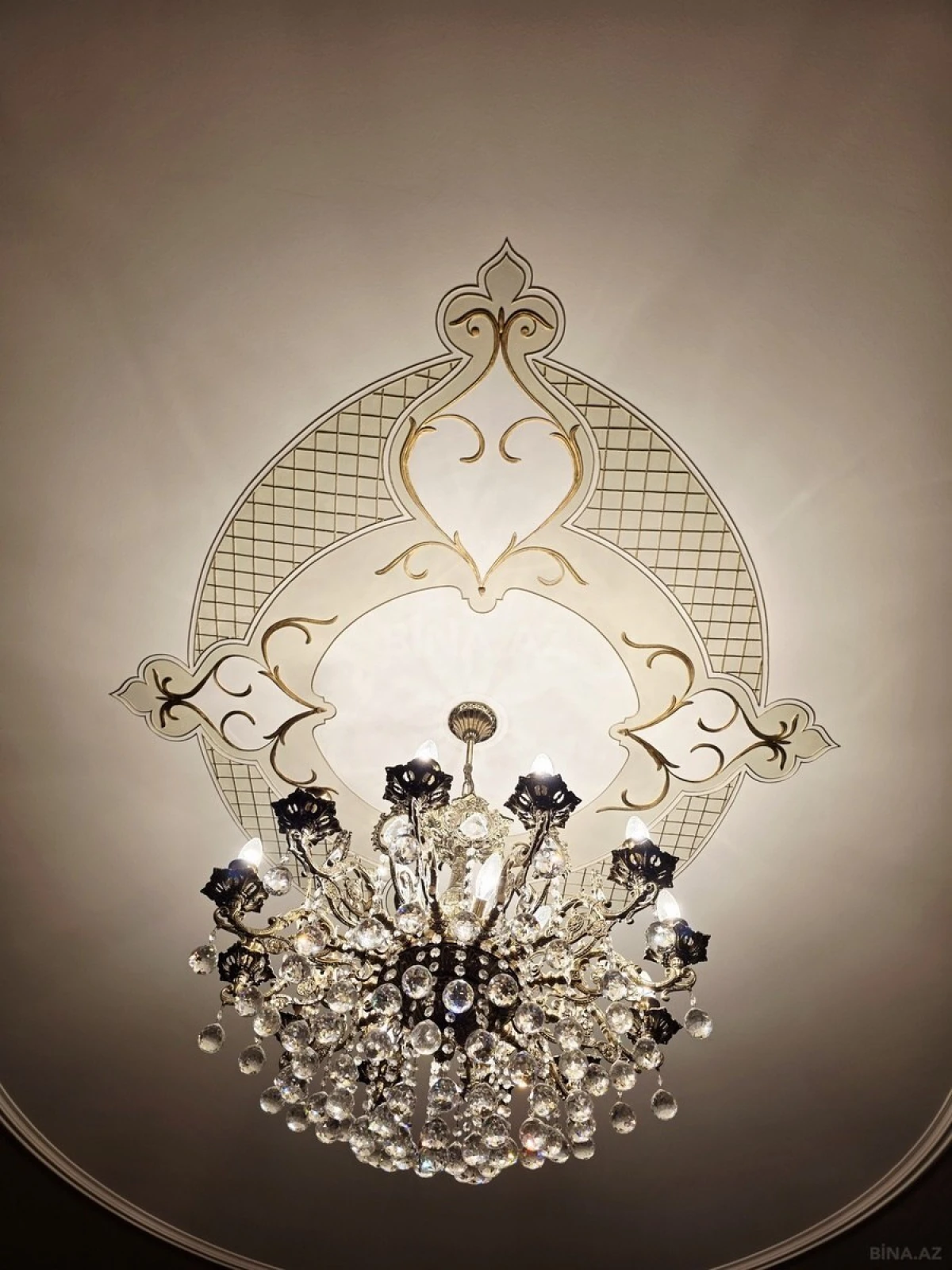 Satılır 8 otaqlı həyət evi 350 m²