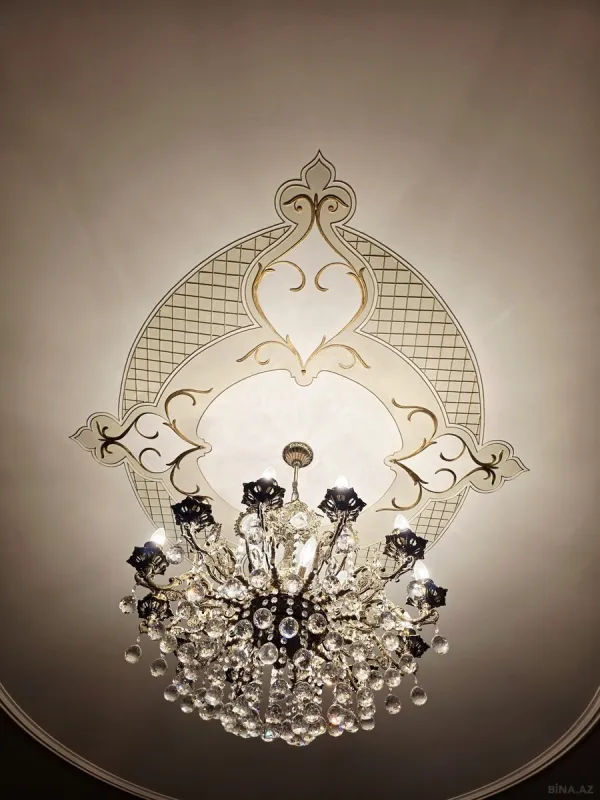 Satılır 8 otaqlı həyət evi 350 m²