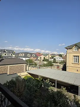 Satılır 8 otaqlı həyət evi 350 m²