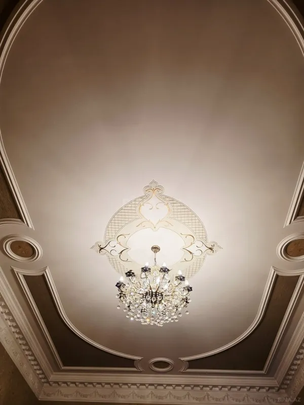 Satılır 8 otaqlı həyət evi 350 m²