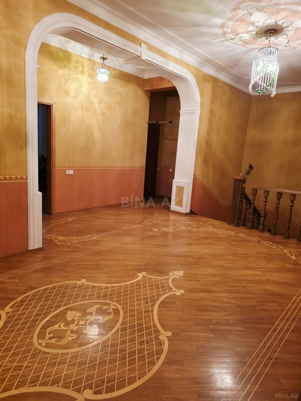 Satılır 8 otaqlı həyət evi 350 m²