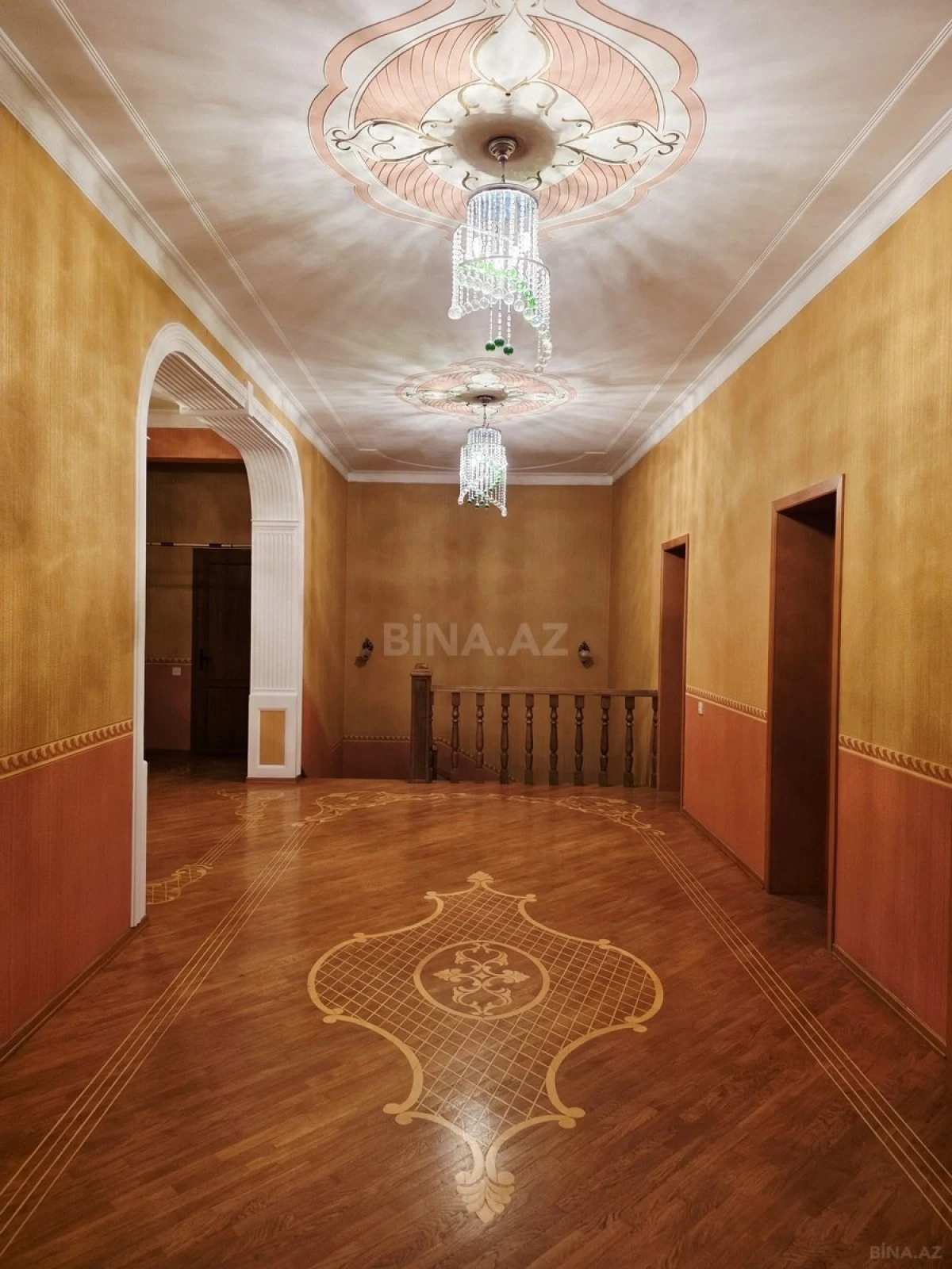 Satılır 8 otaqlı həyət evi 350 m²