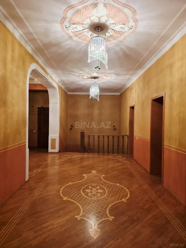 Satılır 8 otaqlı həyət evi 350 m²