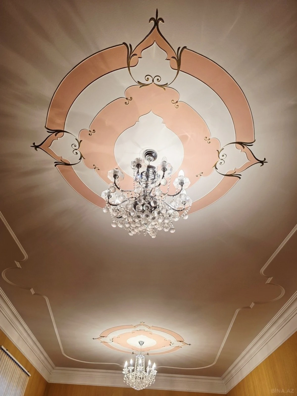 Satılır 8 otaqlı həyət evi 350 m²