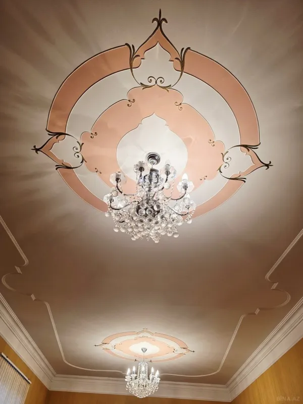 Satılır 8 otaqlı həyət evi 350 m²