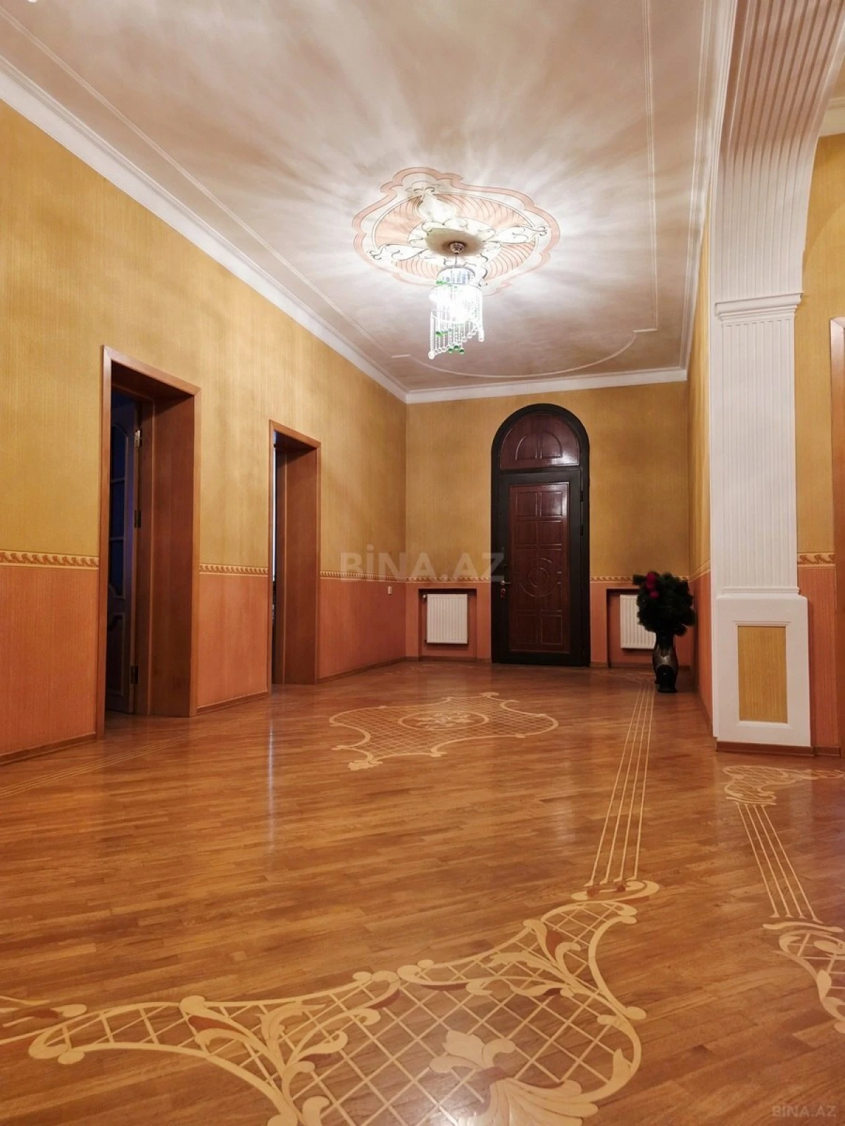 Satılır 8 otaqlı həyət evi 350 m²