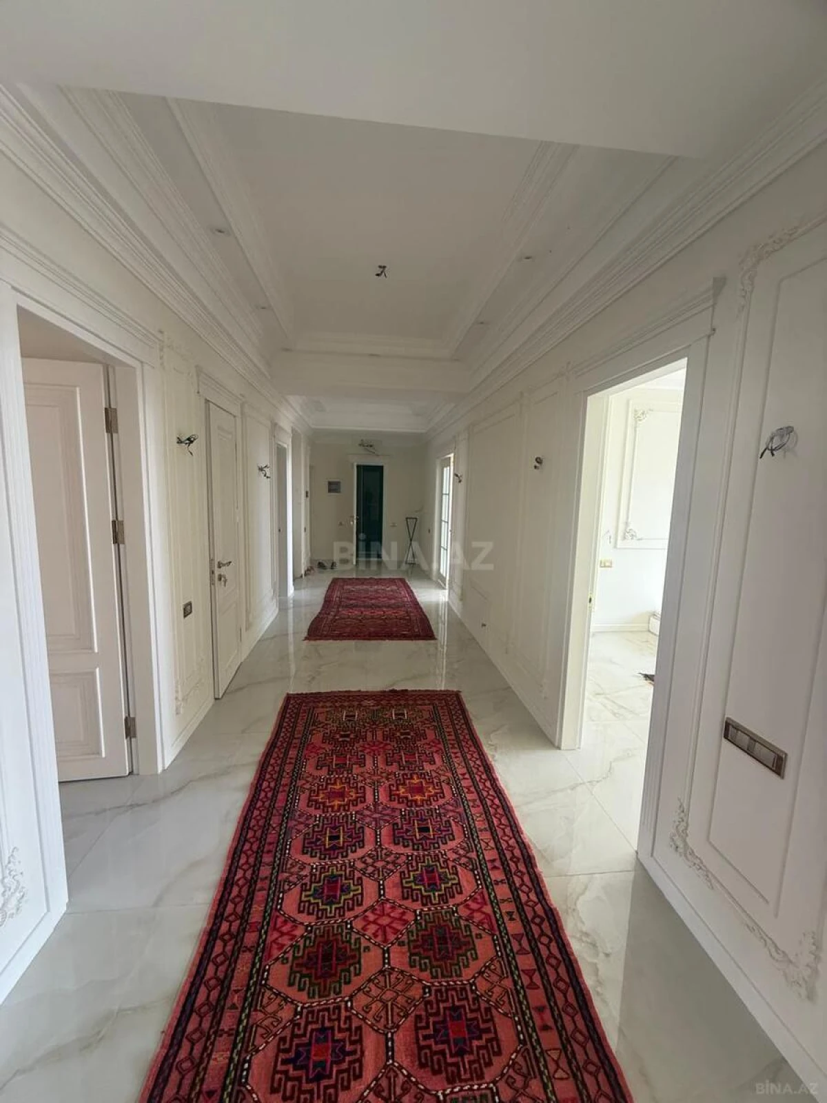 Satılır 5 otaqlı mənzil 200 m²