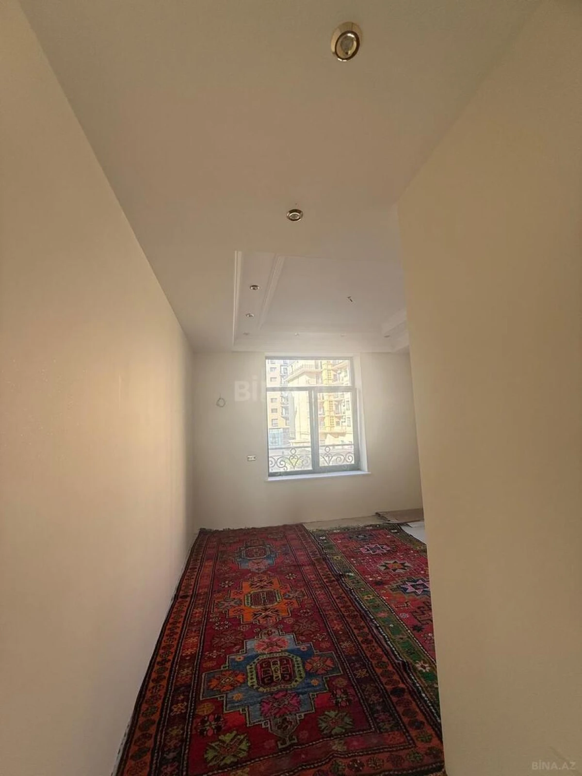 Satılır 5 otaqlı mənzil 200 m²