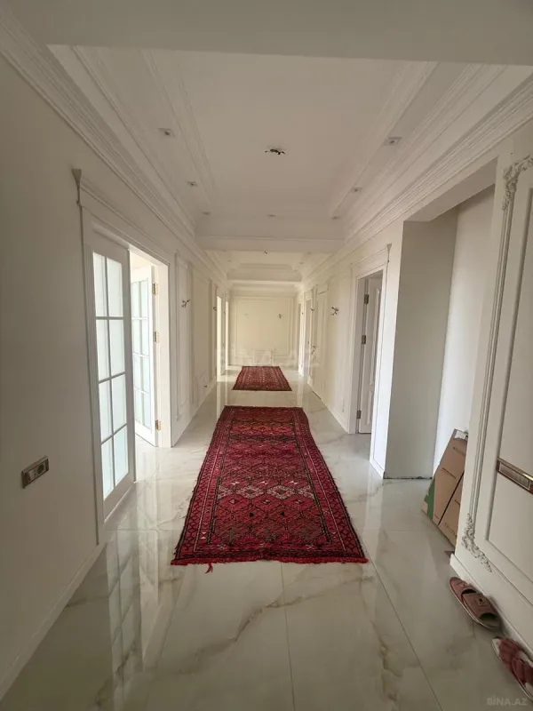 Satılır 5 otaqlı mənzil 200 m²
