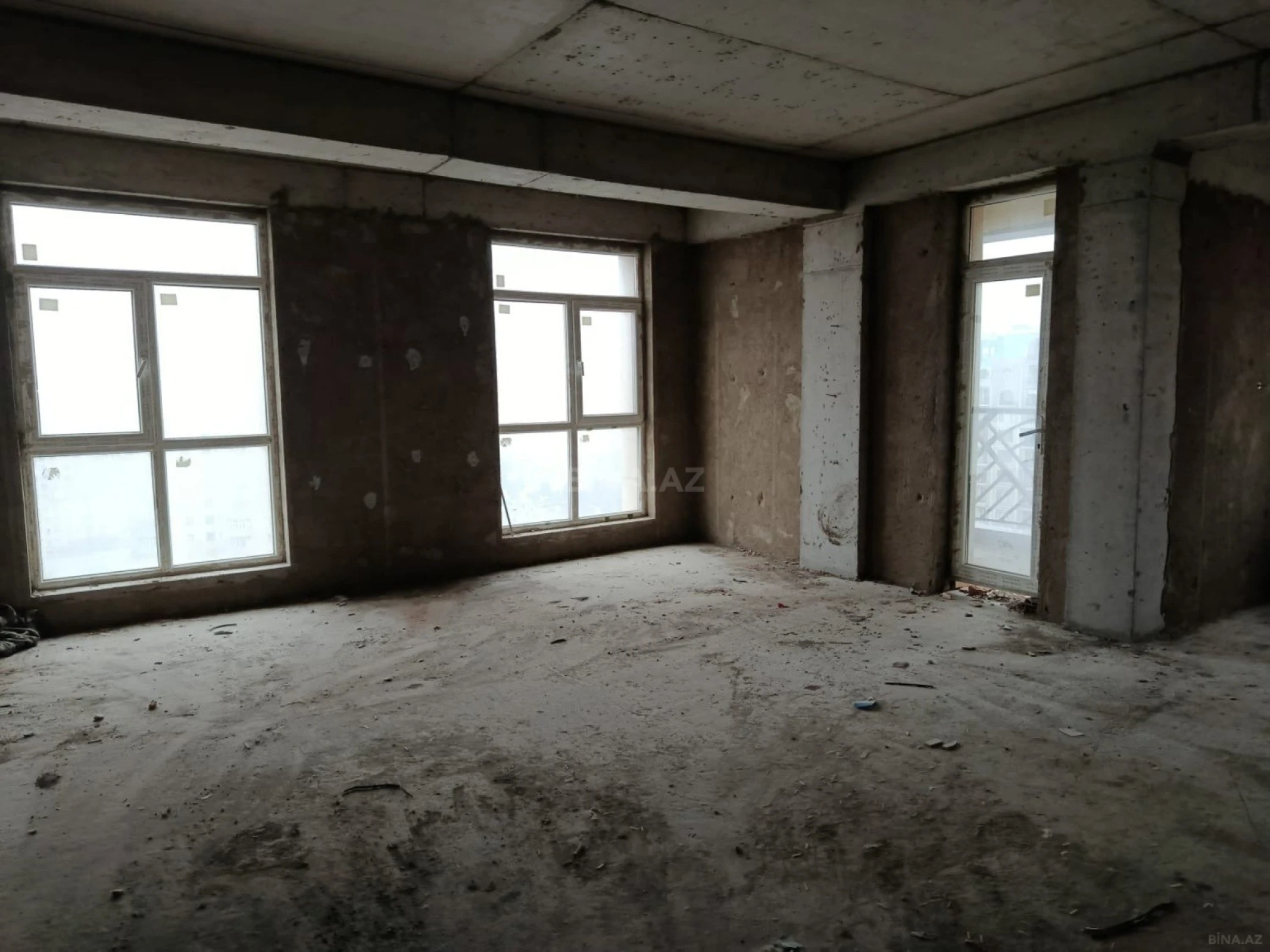 Satılır 3 otaqlı mənzil 117 m²