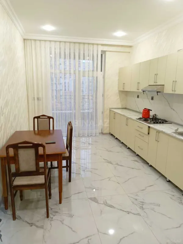 Kirayə verilir 2 otaqlı mənzil 100 m²