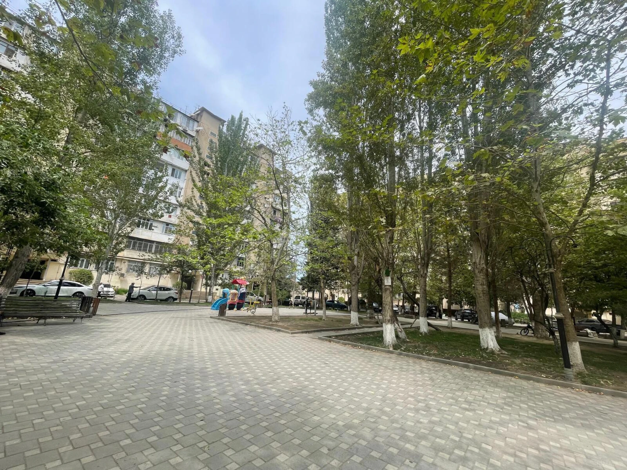 Satılır 4 otaqlı mənzil 80 m²