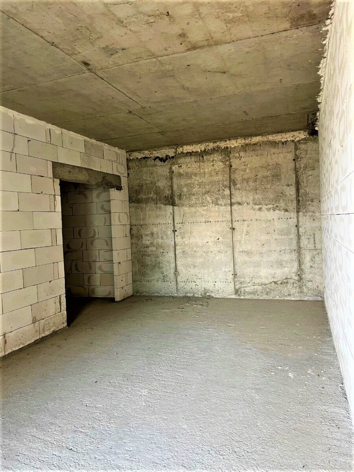 Satılır 2 otaqlı mənzil 80 m²