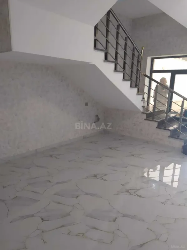 Satılır 5 otaqlı həyət evi 330 m²