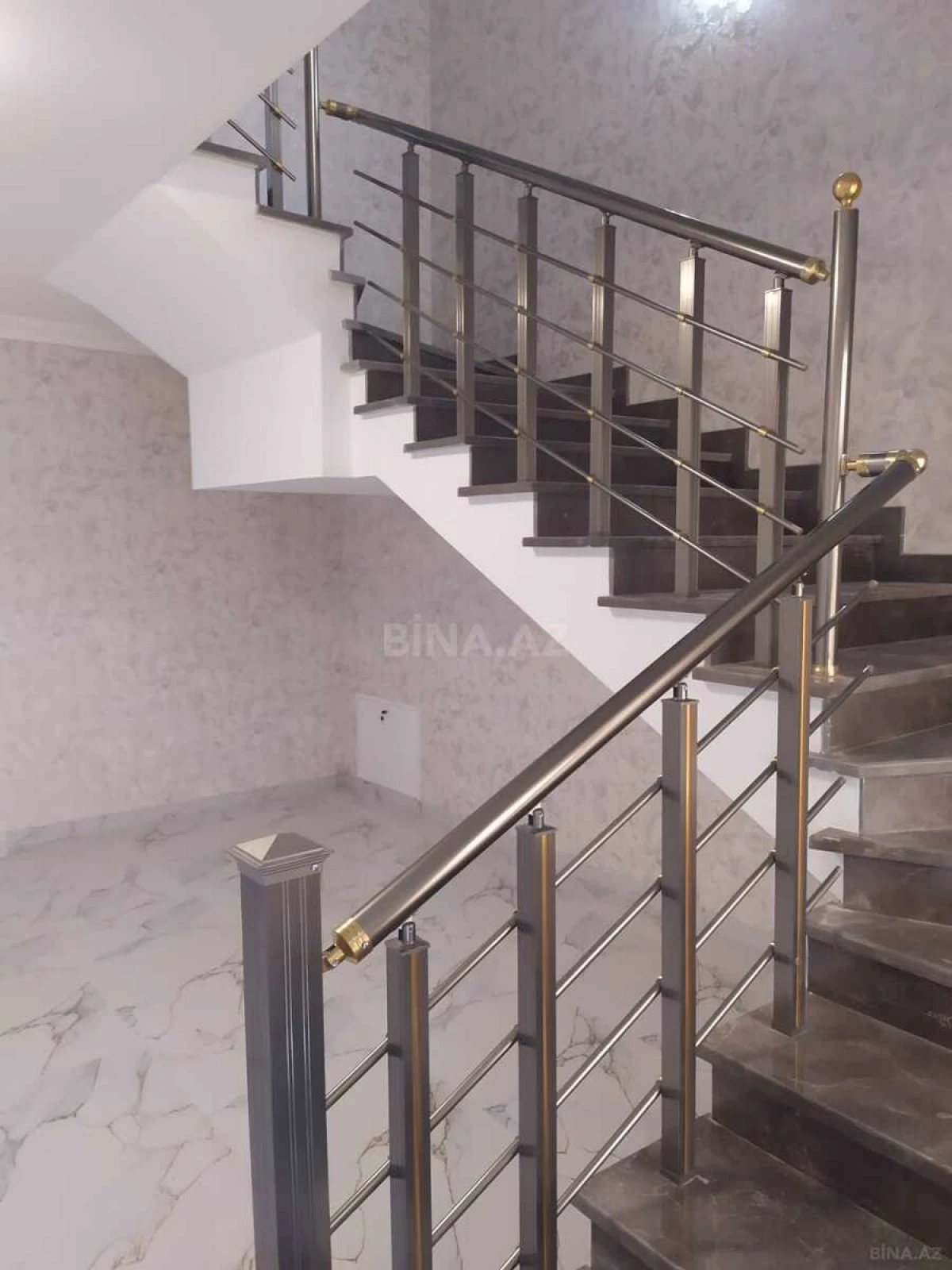 Satılır 5 otaqlı həyət evi 330 m²