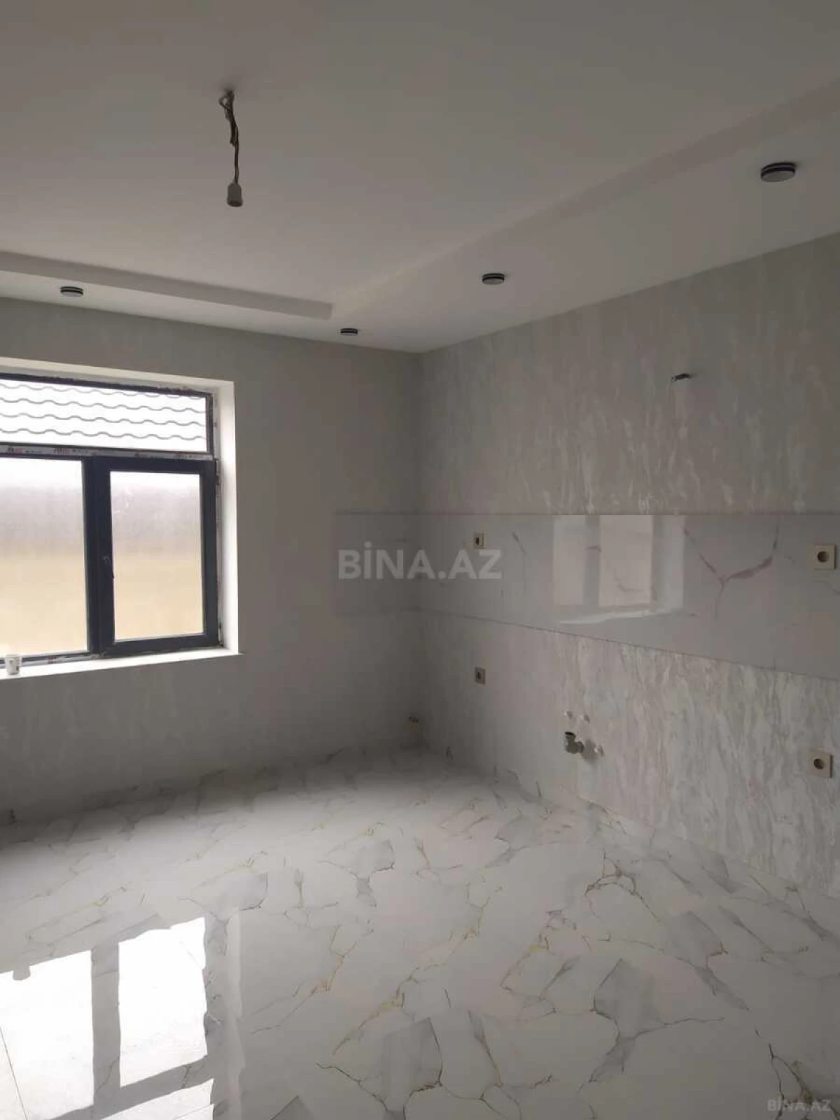Satılır 5 otaqlı həyət evi 330 m²