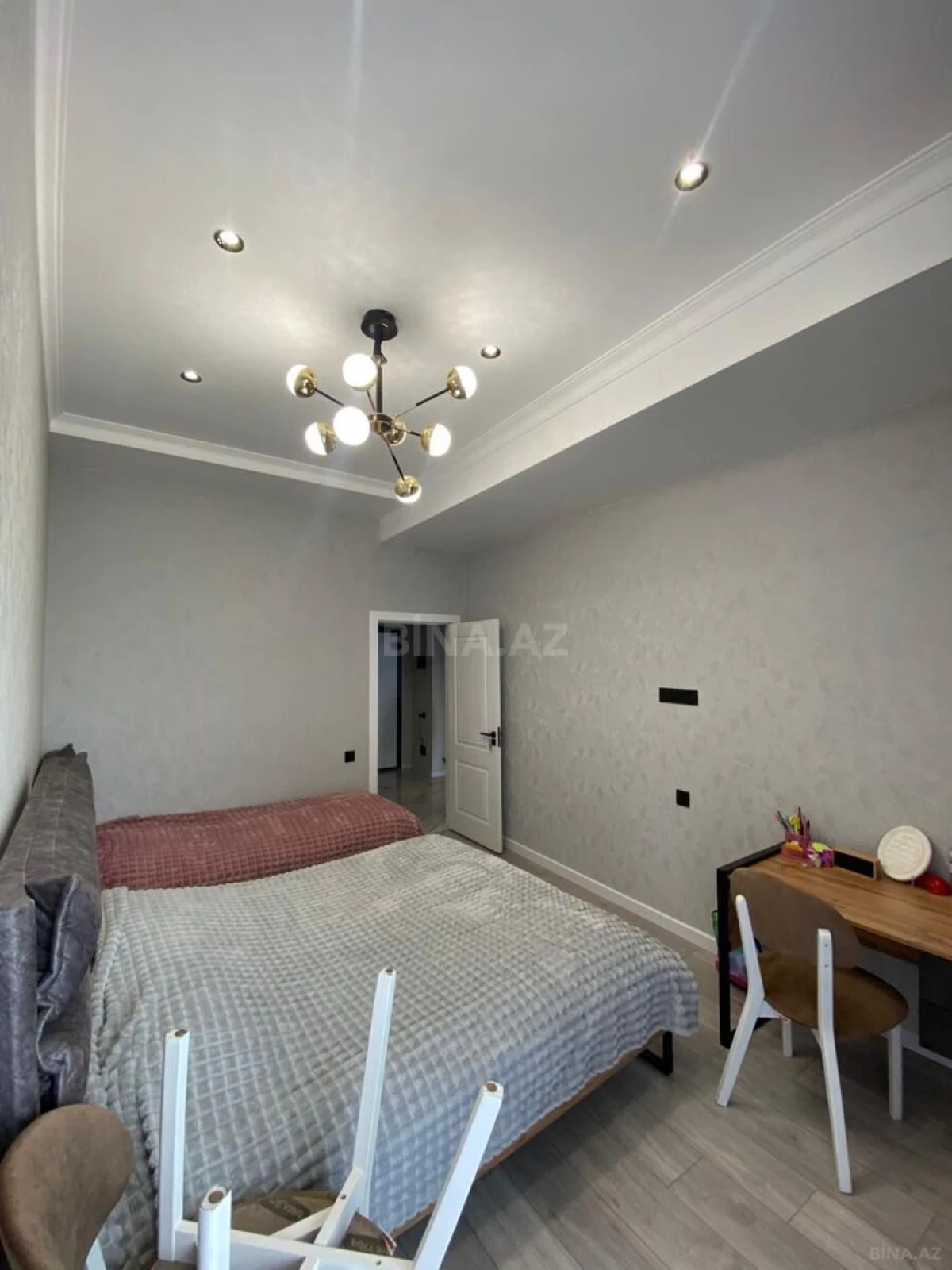Satılır 2 otaqlı mənzil 75 m²