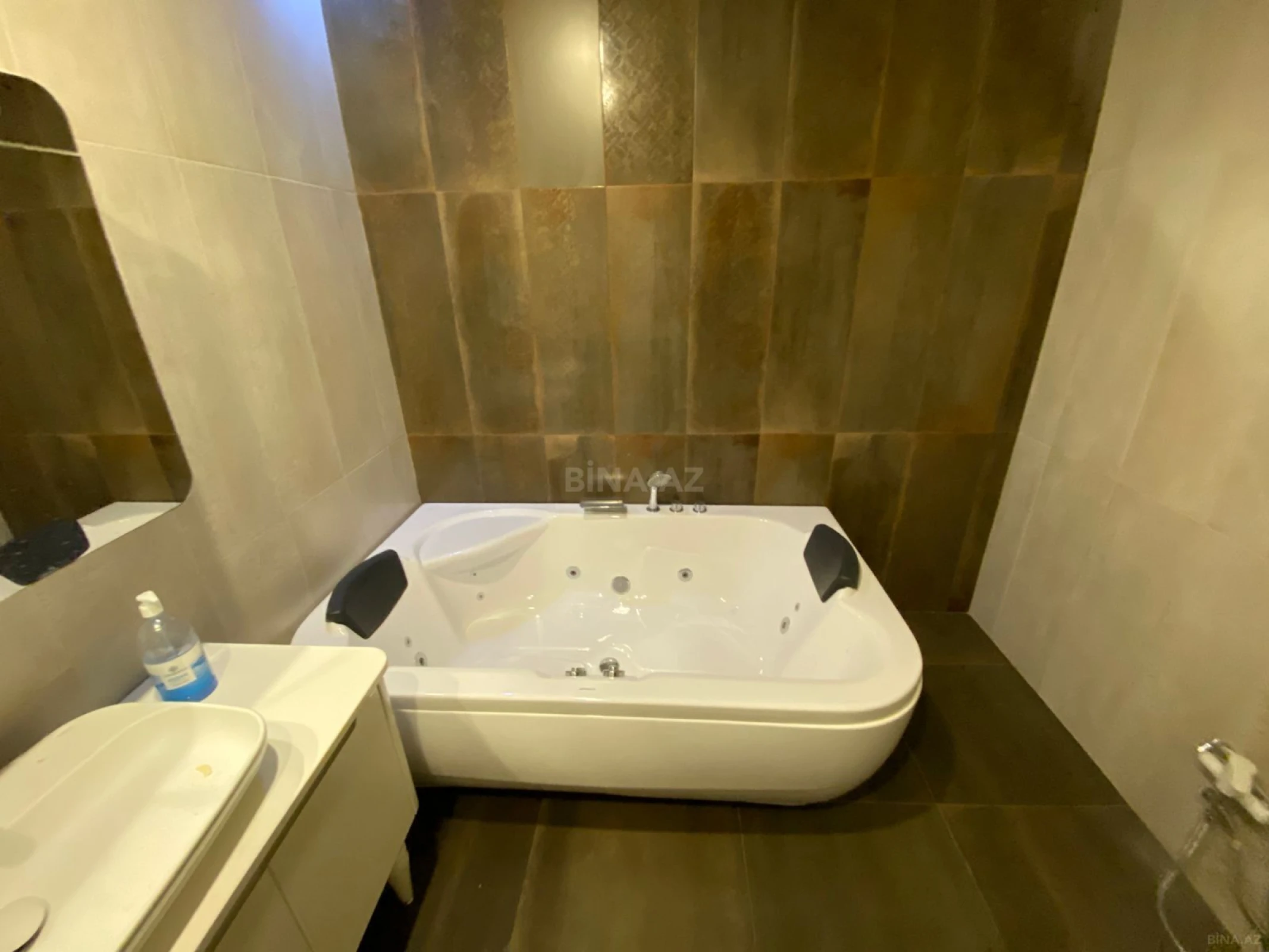 Satılır 3 otaqlı mənzil 125 m²