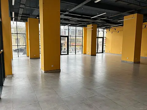 Kirayə verilir obyekt 260 m²