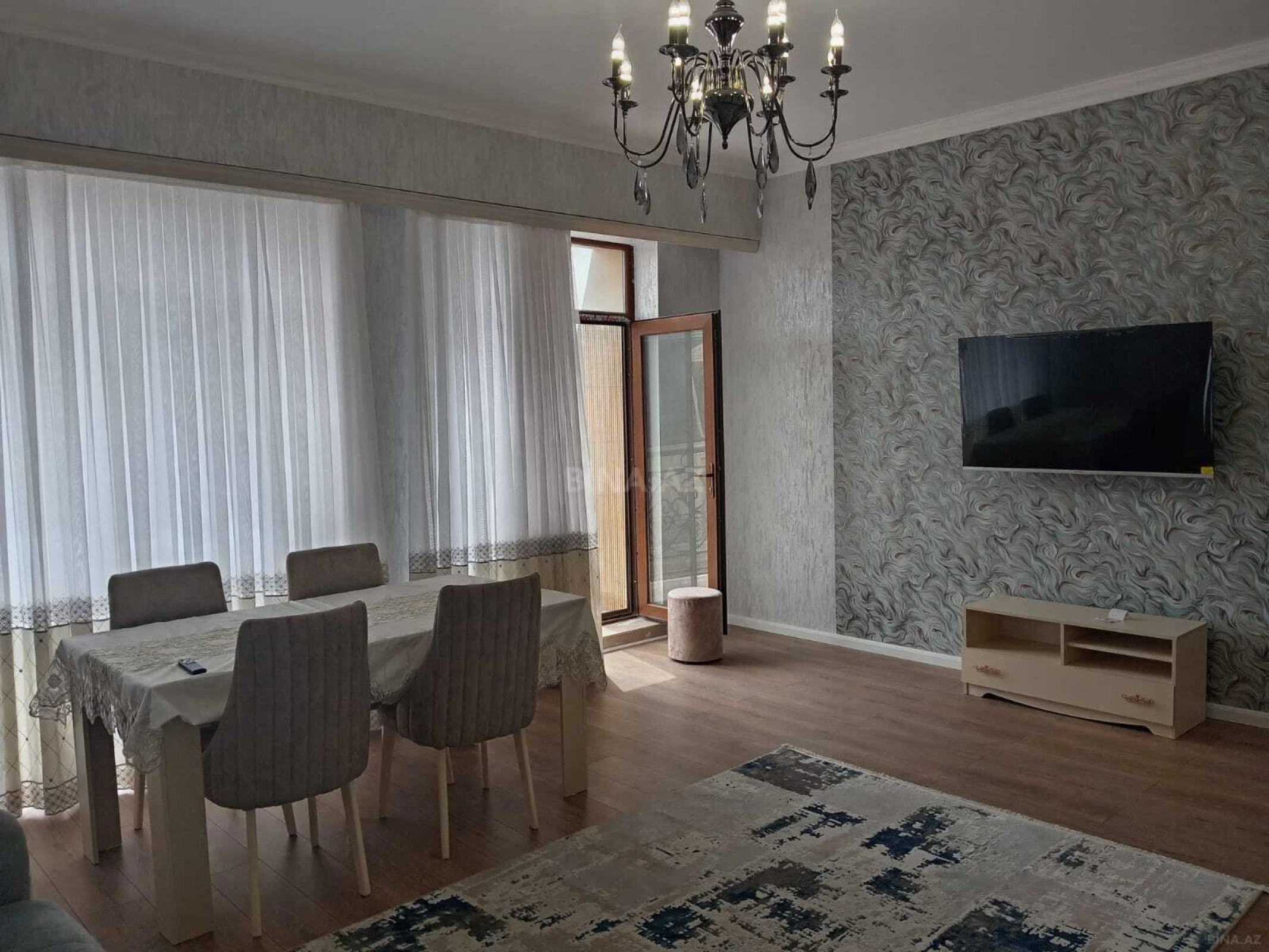 Kirayə verilir 3 otaqlı mənzil 135 m²