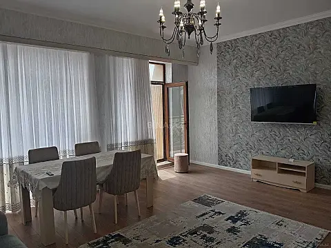 Kirayə verilir 3 otaqlı mənzil 135 m²