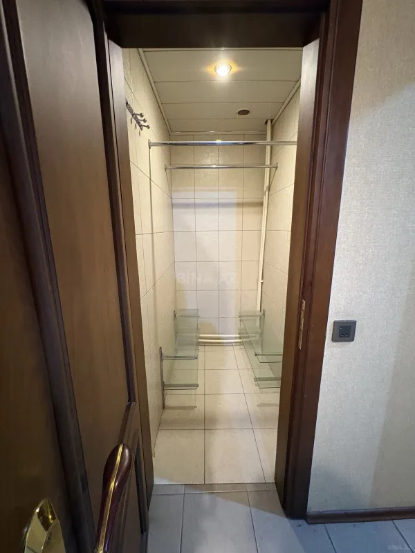Satılır 4 otaqlı mənzil 120 m²