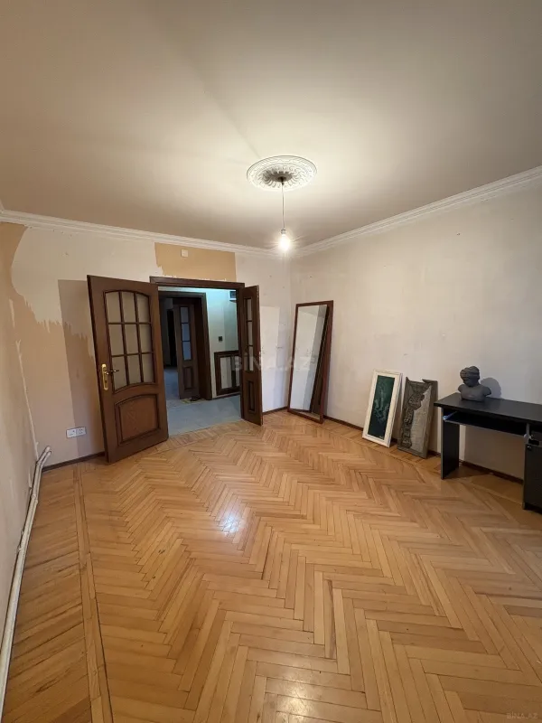 Satılır 4 otaqlı mənzil 120 m²