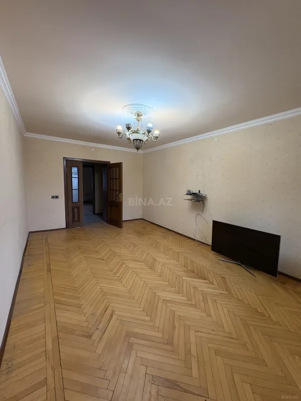 Satılır 4 otaqlı mənzil 120 m²