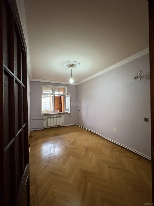 Satılır 4 otaqlı mənzil 120 m²