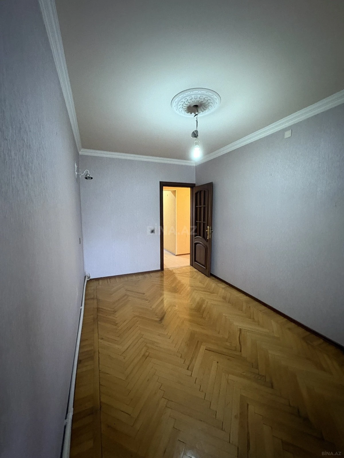 Satılır 4 otaqlı mənzil 120 m²