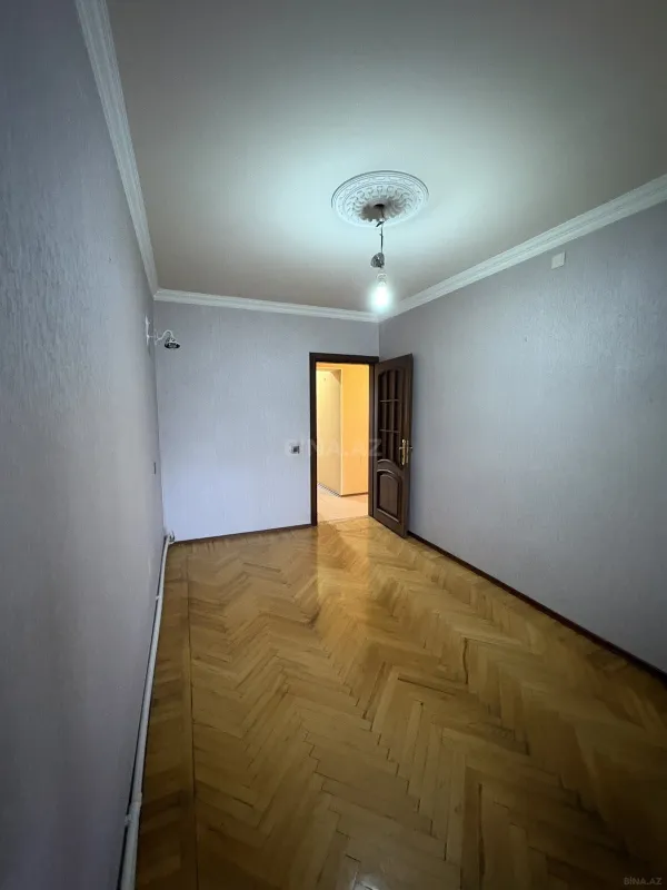 Satılır 4 otaqlı mənzil 120 m²