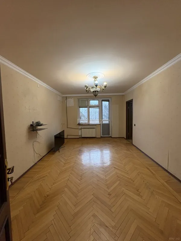 Satılır 4 otaqlı mənzil 120 m²