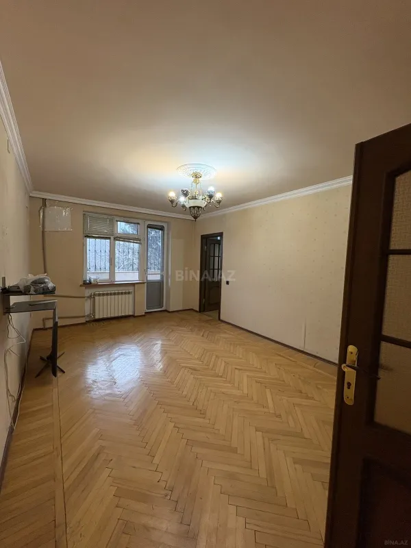 Satılır 4 otaqlı mənzil 120 m²
