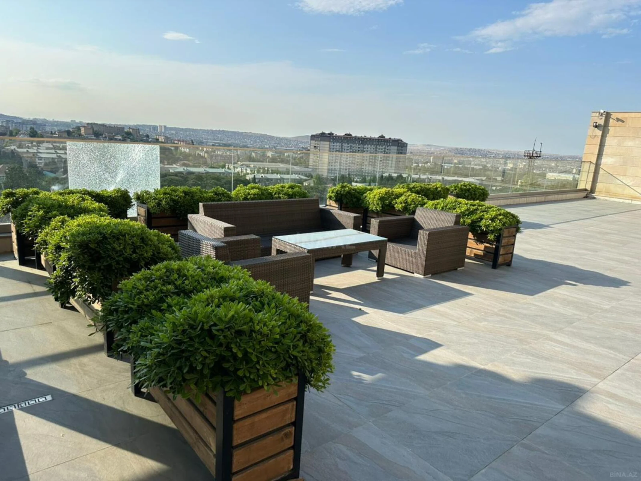 Satılır 10 otaqlı həyət evi 1000 m²