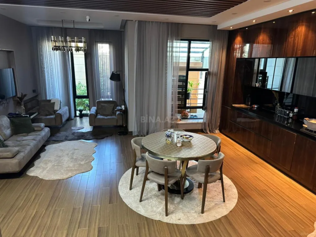 Satılır 10 otaqlı həyət evi 1000 m²