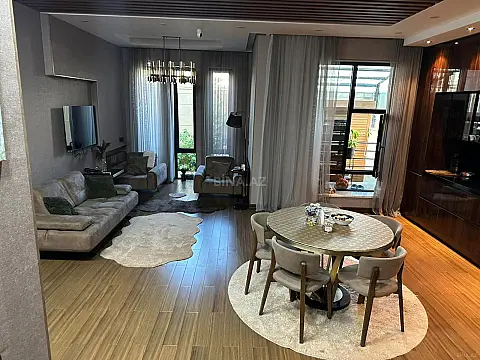 Satılır 10 otaqlı həyət evi 1000 m²