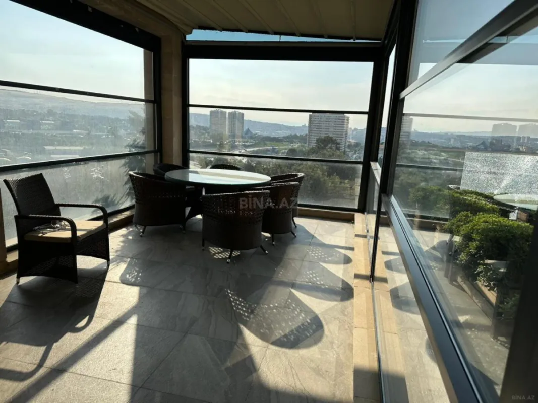 Satılır 10 otaqlı həyət evi 1000 m²