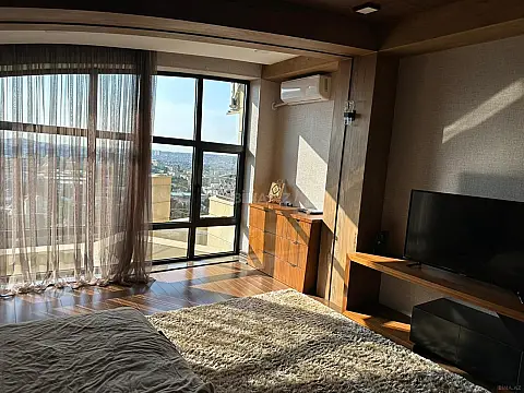 Satılır 10 otaqlı həyət evi 1000 m²