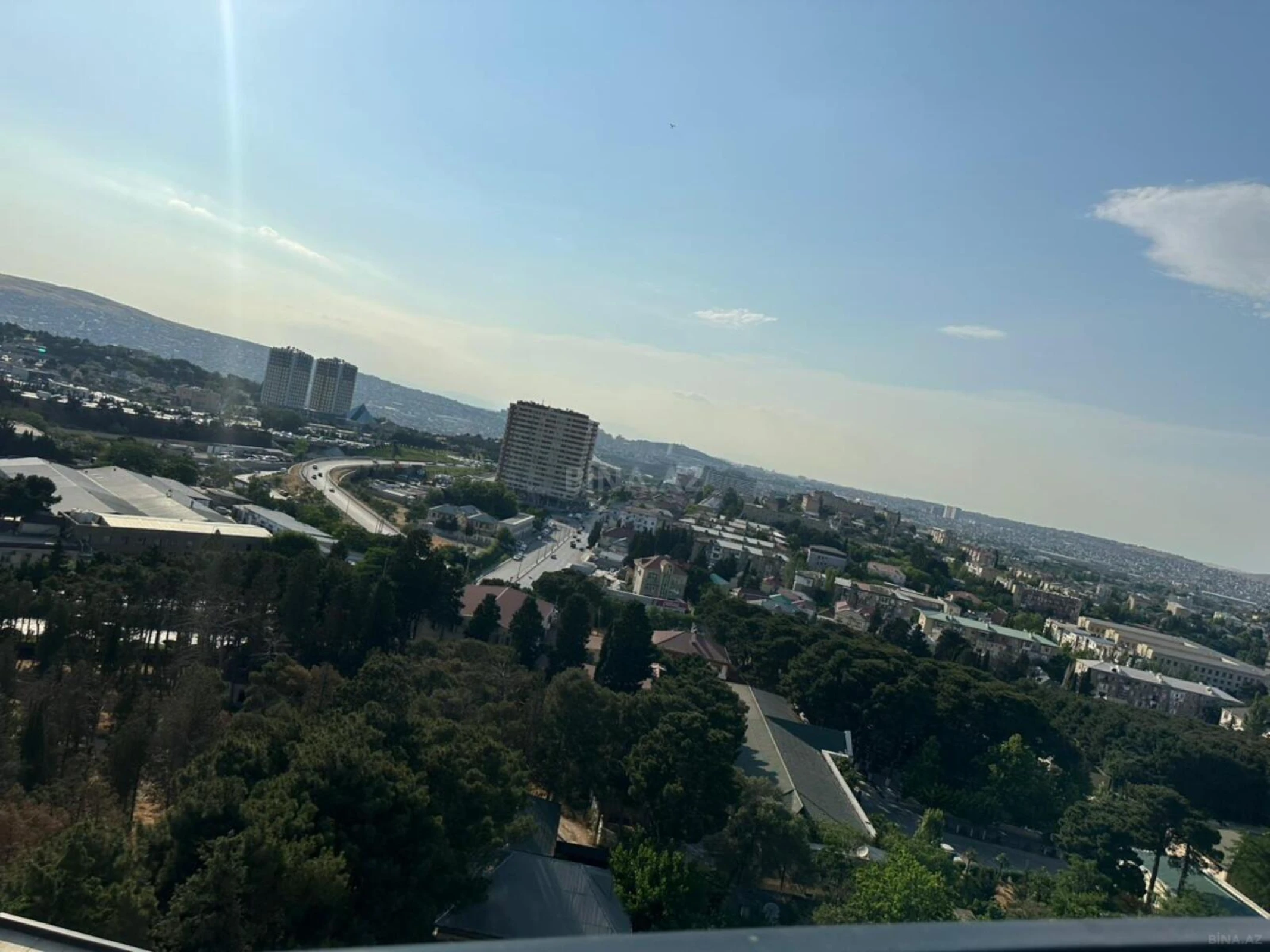 Satılır 10 otaqlı həyət evi 1000 m²